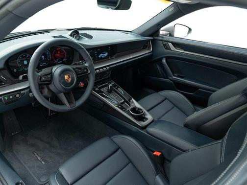 2025 Porsche 911 Carrera