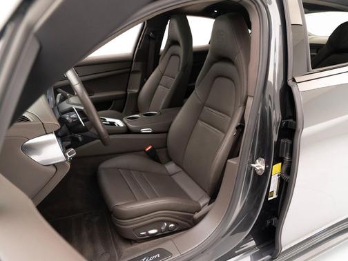 2022 Porsche Panamera 4 Platinum Edition