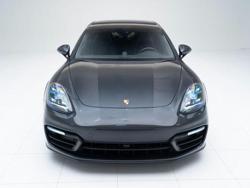 2022 Porsche Panamera 4 Platinum Edition