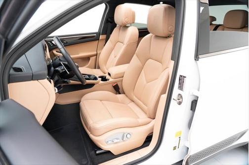 2023 Porsche Macan Base