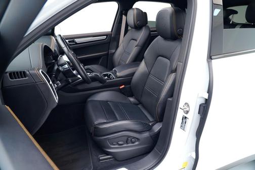 2023 Porsche Cayenne Platinum Edition