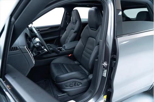 2022 Porsche Cayenne Platinum Edition