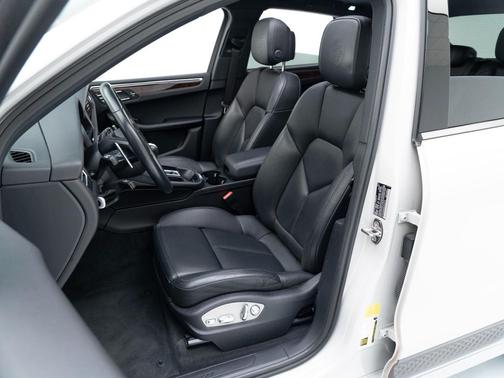2022 Porsche Macan 