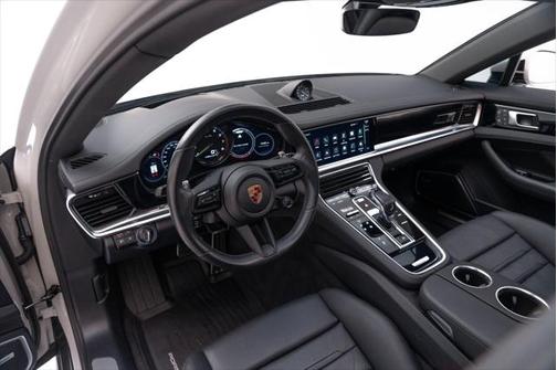 2023 Porsche Panamera E-Hybrid 4