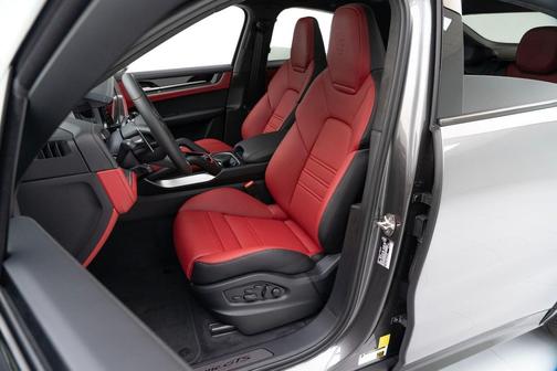 2025 Porsche Cayenne GTS
