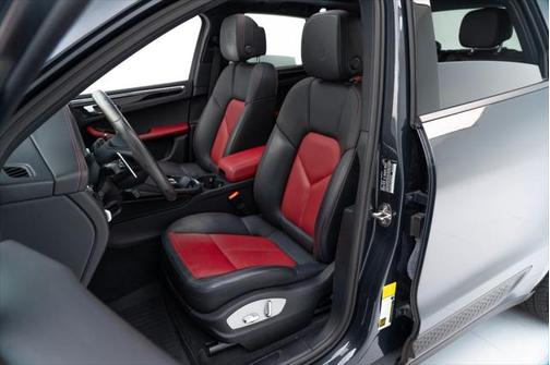 2022 Porsche Macan Base