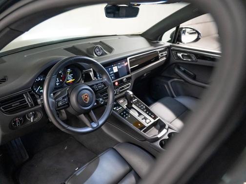Volcano Grey Metallic 2026 Porsche Macan Macan