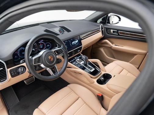 2022 Porsche Cayenne Platinum Edition