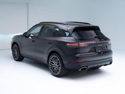 Chromite Black Metallic 2023 Porsche Cayenne Cayenne