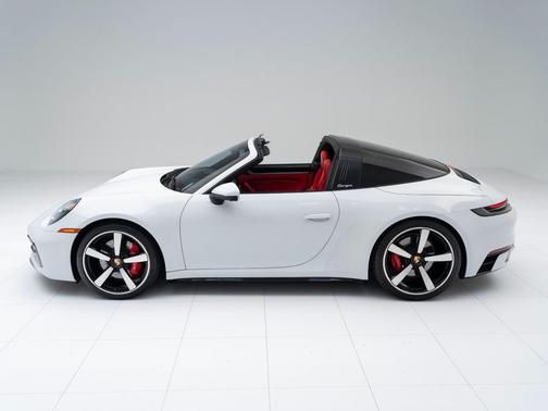 2022 Porsche 911 Targa 4S