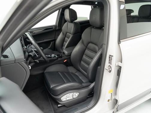 Chalk 2025 Porsche Macan Macan