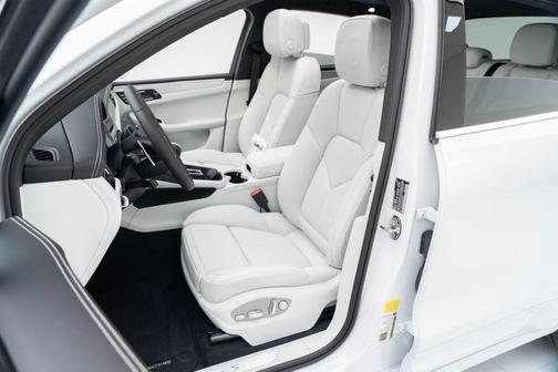 2025 Porsche Macan S