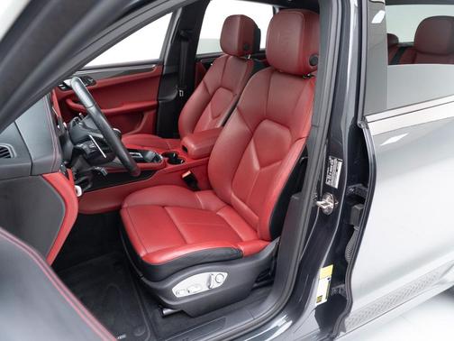 2023 Porsche Macan 