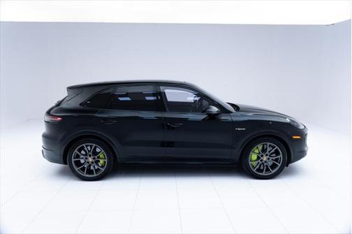 2022 Porsche Cayenne E-Hybrid S