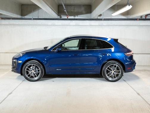 Gentian Blue Metallic 2026 Porsche Macan Macan