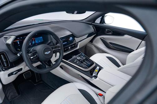2025 Aston Martin DBX 707