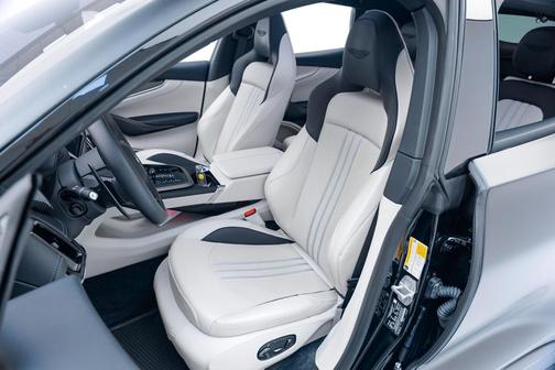 2025 Aston Martin DBX 707