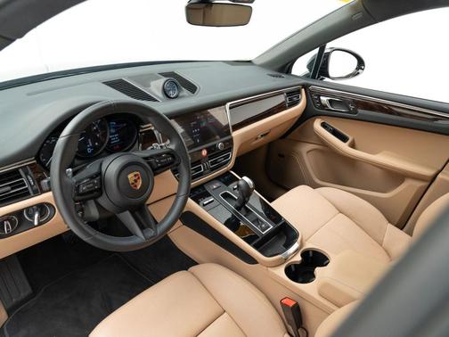 2025 Porsche Macan T