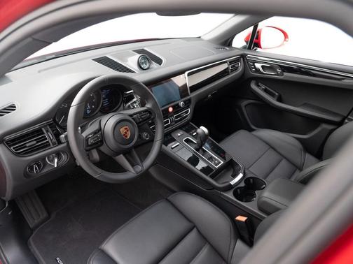 2026 Porsche Macan 