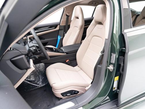 2026 Porsche Panamera 4