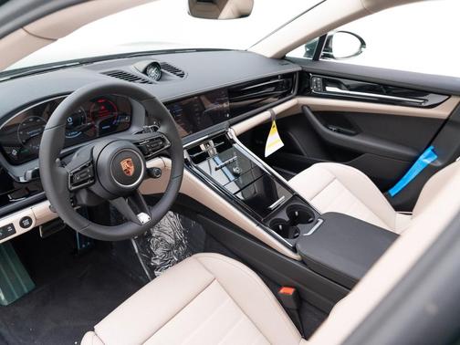 2026 Porsche Panamera 4