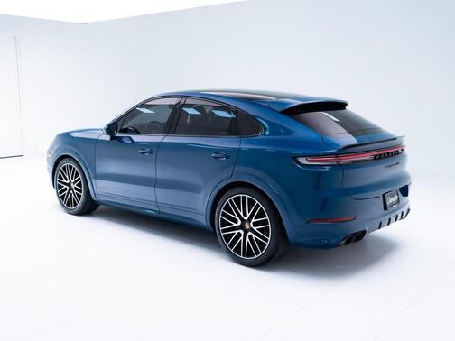 2025 Porsche Cayenne GTS