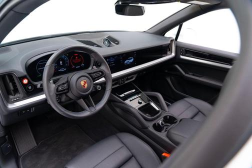 2025 Porsche Cayenne Base