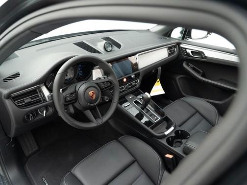 Jet Black Metallic 2026 Porsche Macan Macan