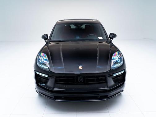 Jet Black Metallic 2026 Porsche Macan Macan