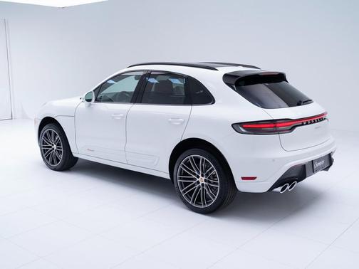 2026 Porsche Macan 