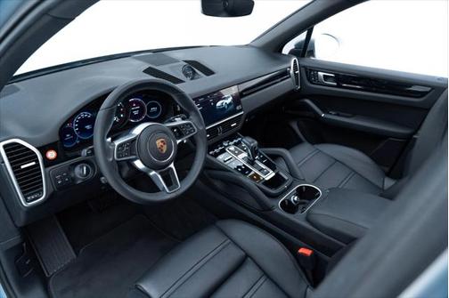 2022 Porsche Cayenne Base (Tiptronic)