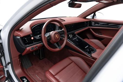 2024 Porsche Panamera 4