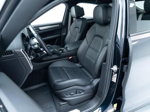 2022 Porsche Cayenne Platinum Edition