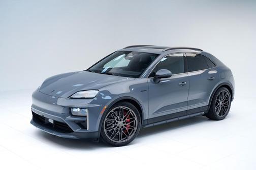 2025 Porsche Macan Turbo