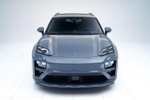 2025 Porsche Macan Turbo