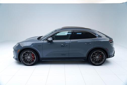 2025 Porsche Macan Turbo