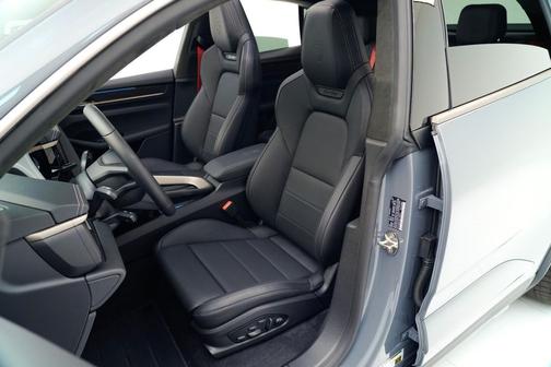 2025 Porsche Macan Turbo