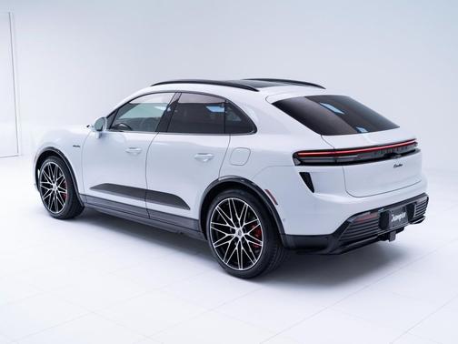 2026 Porsche Macan Turbo