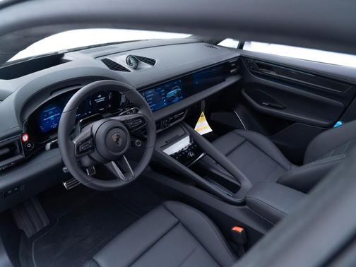 2026 Porsche Macan Turbo