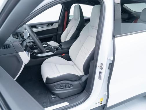 Carrara White Metallic 2026 Porsche Cayenne S