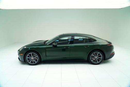 2025 Porsche Panamera 4