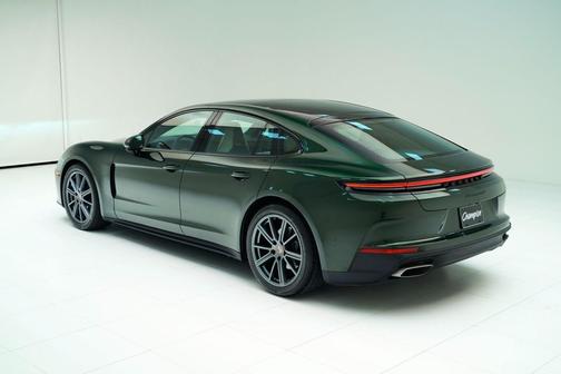 2025 Porsche Panamera 4