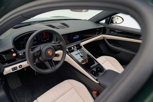 2025 Porsche Panamera 4