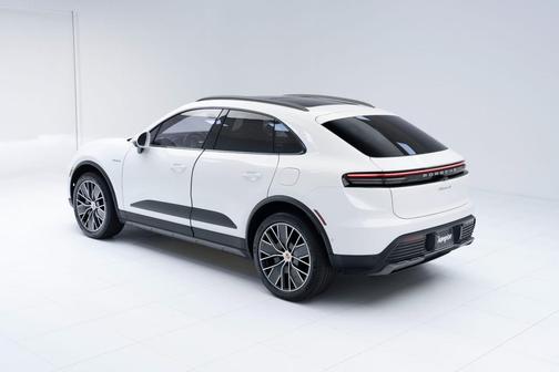 2024 Porsche Macan 4