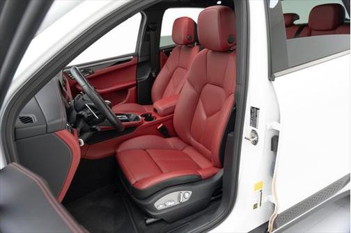 2022 Porsche Macan Base