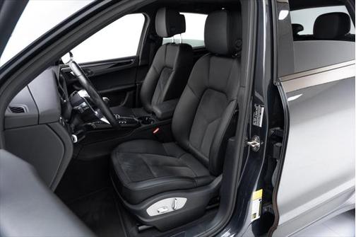 2021 Porsche Macan Base
