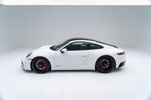 2022 Porsche 911 Carrera 4 GTS