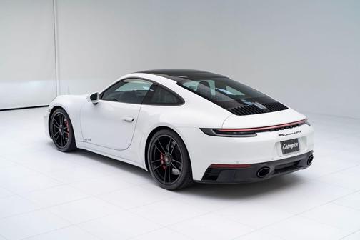 2022 Porsche 911 Carrera 4 GTS