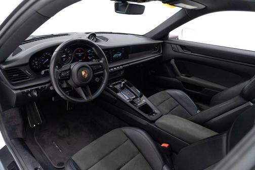 2022 Porsche 911 Carrera 4 GTS