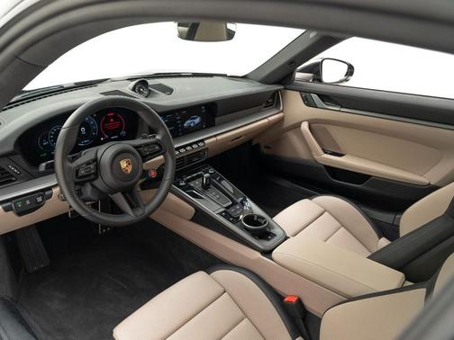 2025 Porsche 911 Carrera